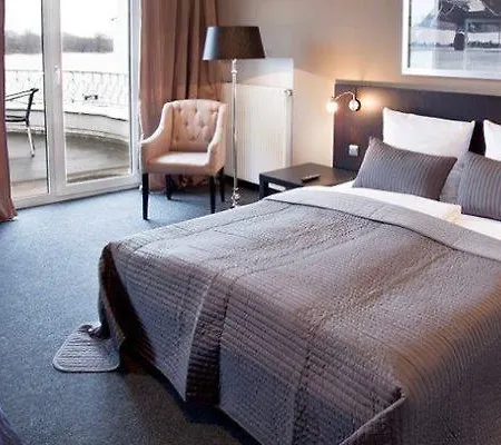 Hotel Rheinstation Cologne